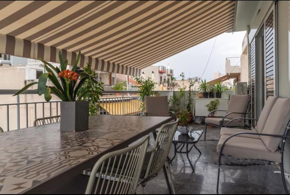 Artistic Apt In Vibrant Gazi With Large Terrace By Ghh Atény Exteriér fotografie