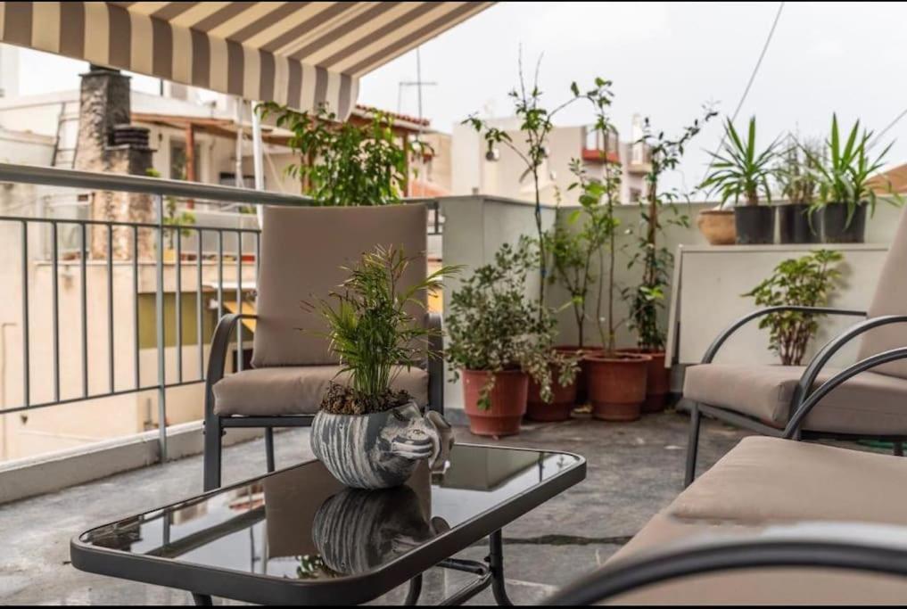 Artistic Apt In Vibrant Gazi With Large Terrace By Ghh Atény Exteriér fotografie